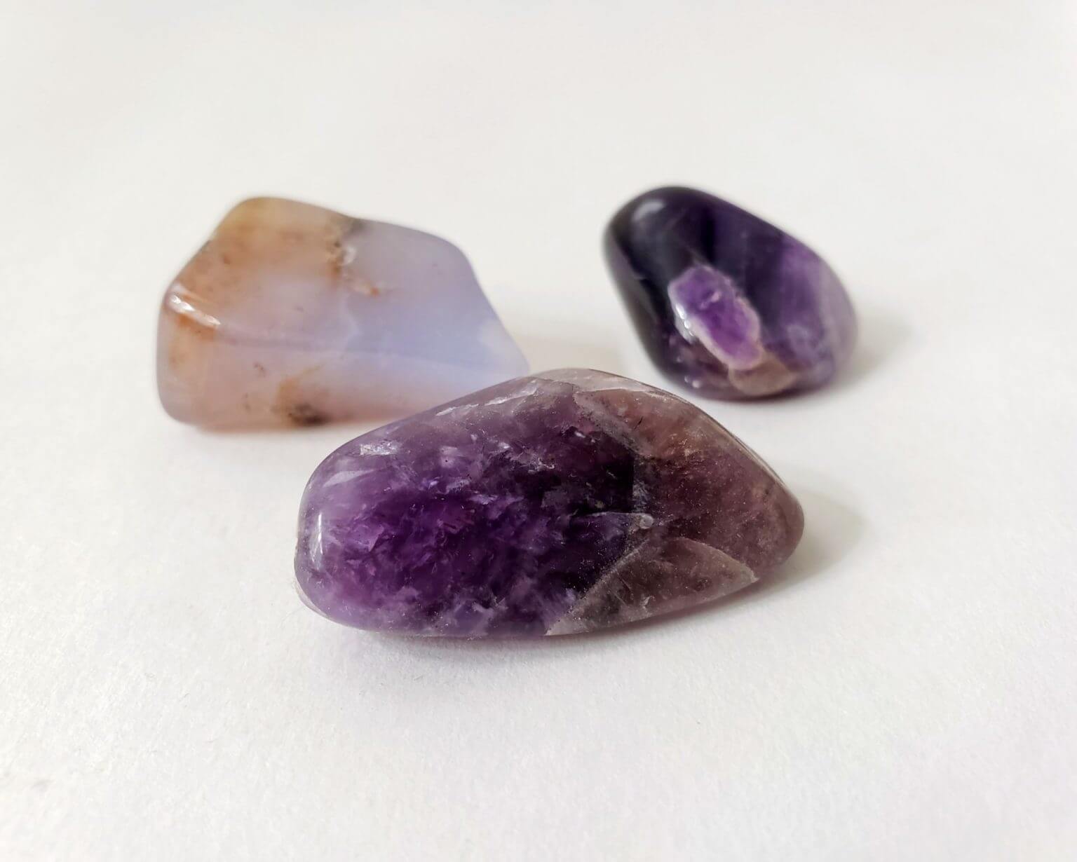 Purple Agate Meanings, Healing Properties and Benefits