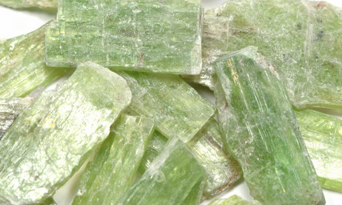 Kyanite verde