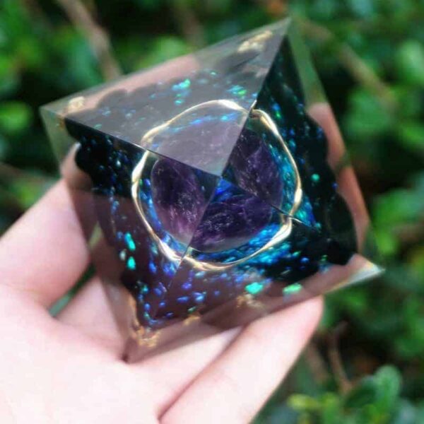 Orgonite Pyramid of protection and luck in amethyst and obsidian - Image 3