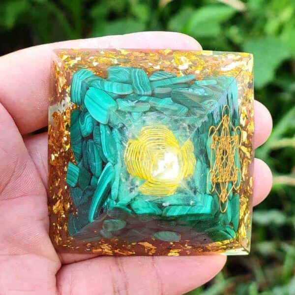 Orgonite Pyramid Metatron with Malachite - obrazek 3