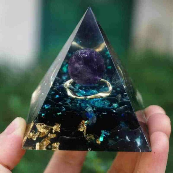 Orgonite Pyramid of protection and luck in amethyst and obsidian - Image 4